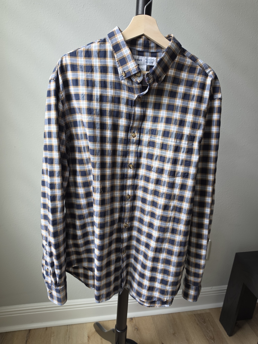 Old Navy Men's Plaid Button-Down Shirt in Blue and Cream and Gold